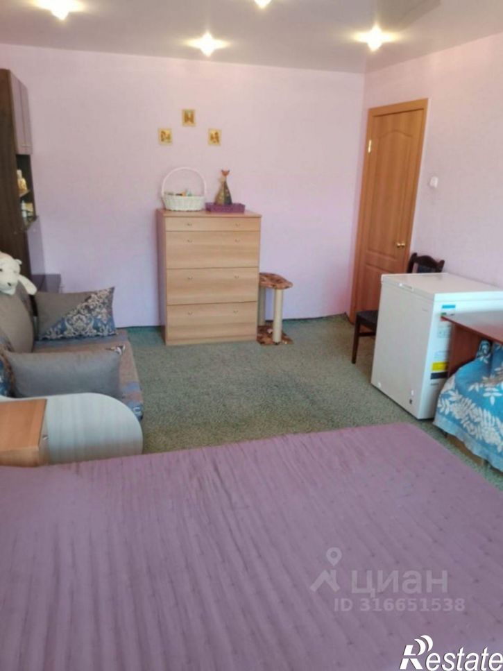 3-комн квартира улица 40 лет Октября, 1,  д. 1