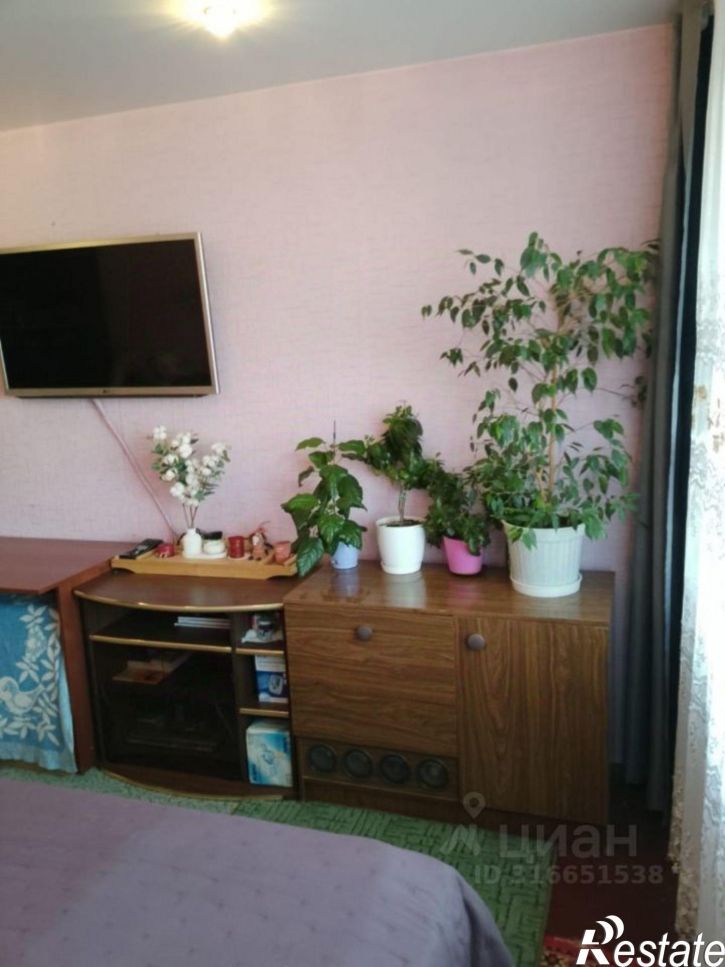 3-комн квартира улица 40 лет Октября, 1,  д. 1