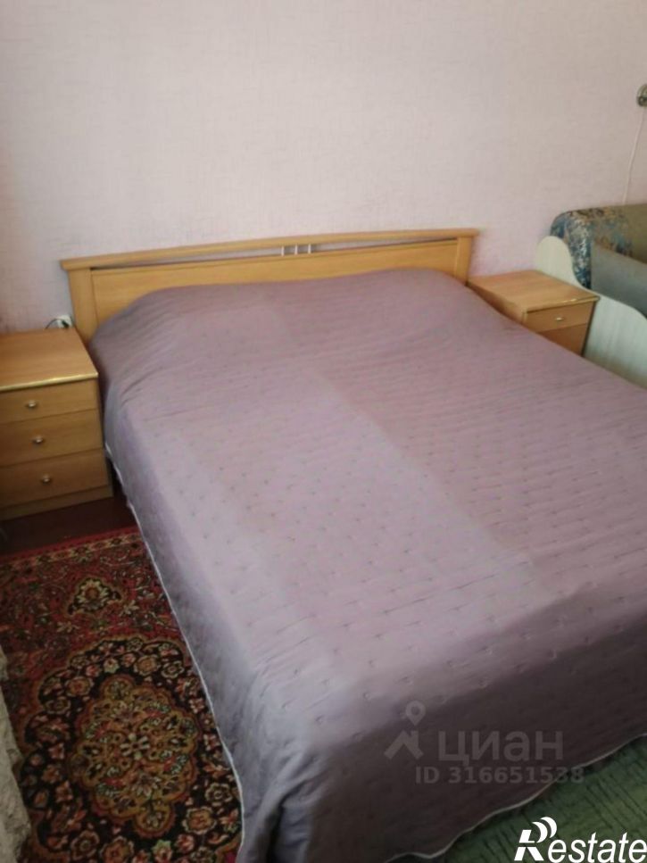 3-комн квартира улица 40 лет Октября, 1,  д. 1